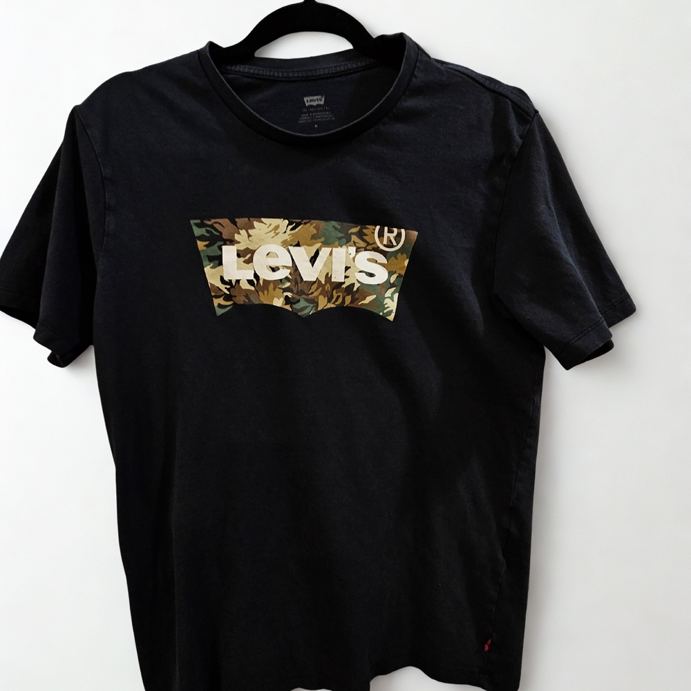Levi's Black Tee Tshirt with Camouflage Logo